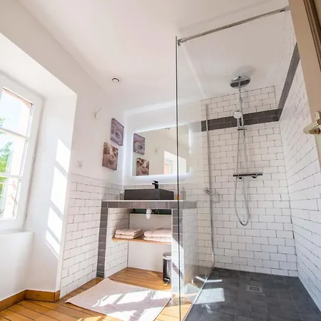 La Demeure De Cybele - De Charme Pour 10 Personnes En Drome Provencale * Colonzelle
